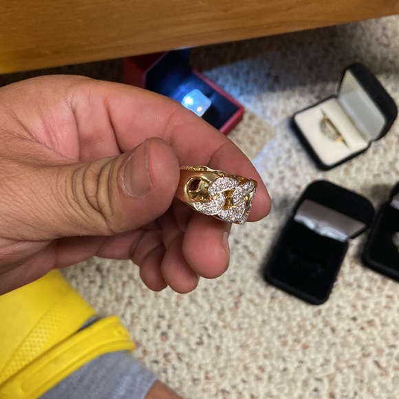 All natural diamonds 10k gold - Picture 3 of 3